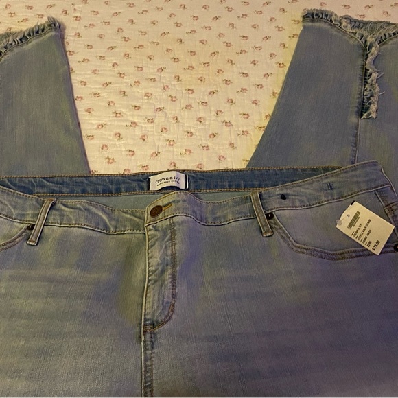 Crown & Ivy ruffle detail jeans - Picture 2 of 10